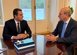 Συνάντηση Σκρέκα – Χατζηδάκη για στήριξη γεωργών και κτηνοτρόφων